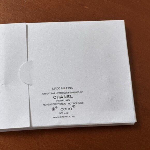 CHANEL Gold Hair Accessories Set with Iconic Designs - Picture 4 of 4